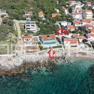 PRODAJA, JEDINSTVENA 4BDR 4BTHR VILLA NA PLAŽI,  S 1.000m2 ZEMLJIŠTA