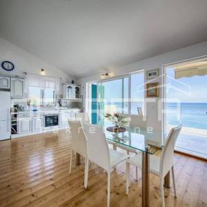 PRODAJA, JEDINSTVENA 4BDR 4BTHR VILLA NA PLAŽI,  S 1.000m2 ZEMLJIŠTA