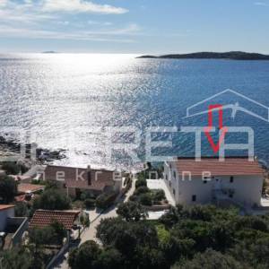 PRODAJA, JEDINSTVENA 4BDR 4BTHR VILLA NA PLAŽI,  S 1.000m2 ZEMLJIŠTA