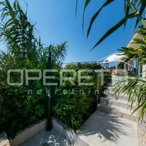 PRODAJA, JEDINSTVENA 4BDR 4BTHR VILLA NA PLAŽI,  S 1.000m2 ZEMLJIŠTA