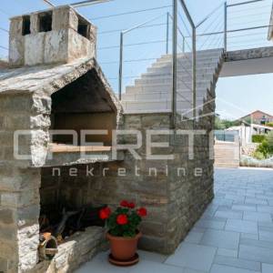 PRODAJA, JEDINSTVENA 4BDR 4BTHR VILLA NA PLAŽI,  S 1.000m2 ZEMLJIŠTA