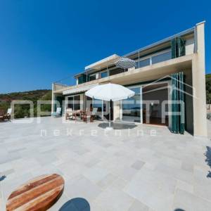 PRODAJA, JEDINSTVENA 4BDR 4BTHR VILLA NA PLAŽI,  S 1.000m2 ZEMLJIŠTA