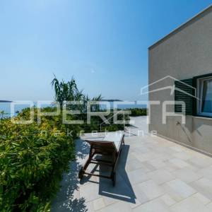 PRODAJA, JEDINSTVENA 4BDR 4BTHR VILLA NA PLAŽI,  S 1.000m2 ZEMLJIŠTA