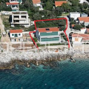 PRODAJA, JEDINSTVENA 4BDR 4BTHR VILLA NA PLAŽI,  S 1.000m2 ZEMLJIŠTA