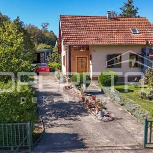 Obiteljsko imanje s kućom i voćnjakom u mirnom okruženju Brežana Lekeničkih 