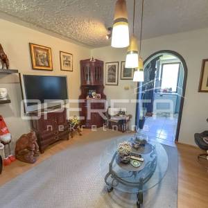 Obiteljsko imanje s kućom i voćnjakom u mirnom okruženju Brežana Lekeničkih 