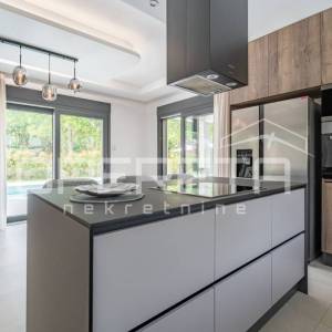 Prodaja, Kuća, Poreč, Poreč, Samostojeća, 200m2