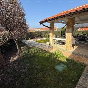 Prodaja - kuća s bazenom u blizini mora, Volme, Banjole!