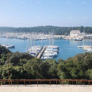 Prodaja - Luksuzni stan s pogledom na more, Pula, Veruda