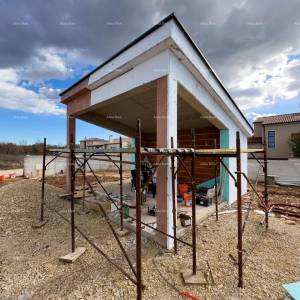 Prodaja novoizgrađene kuće sa bazenom, na mirnoj lokaciji, Juršići!