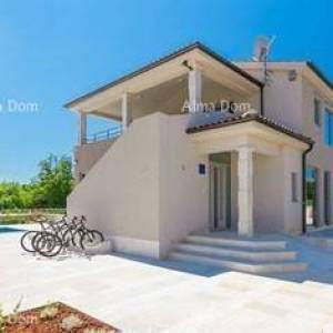 Prodaja prekrasne vile, blizina mjesta Marčane.