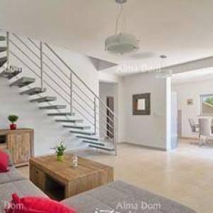 Prodaja prekrasne vile, blizina mjesta Marčane.