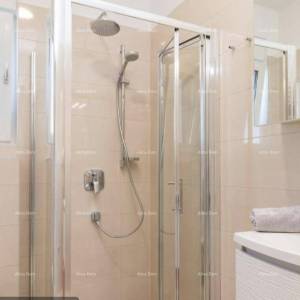 Prodaja Prekrasne vile sa bazenom, jaccuzzi-jem i pogledom na more, Fažana!