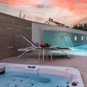 Prodaja Prekrasne vile sa bazenom, jaccuzzi-jem i pogledom na more, Fažana!
