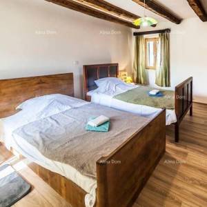 Prodaja - Prelijepa, renovirana istarska kuća u centru, Marčana!