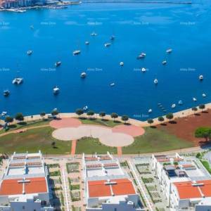 Prodaja stana u apartmanskom komplesku, prvi red do mora, Umag!