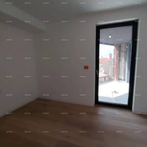 Prodaja stanova u stambeno-poslovnoj zgradi sa pogledom na more, centar Umaga! / S9a