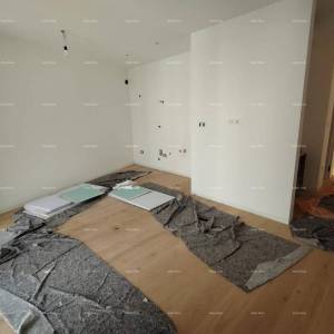 Prodaja stanova u stambeno-poslovnoj zgradi sa pogledom na more, centar Umaga! / S9a