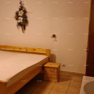 Prodaja velike stambene kuće, pogodne za investiciju, Medulin!