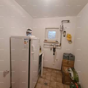 Prodaja velike stambene kuće, pogodne za investiciju, Medulin!