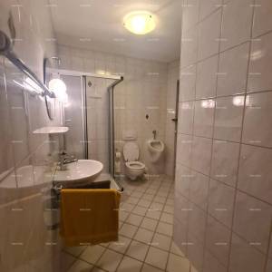 Prodaja velike stambene kuće, pogodne za investiciju, Medulin!