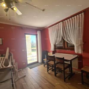 Prodaja velike stambene kuće, pogodne za investiciju, Medulin!