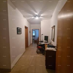 Prodaja velike stambene kuće, pogodne za investiciju, Medulin!