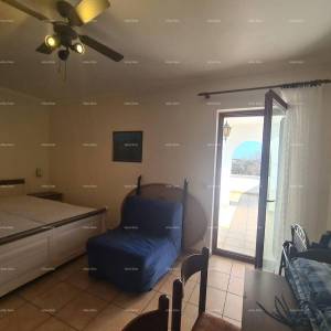 Prodaja velike stambene kuće, pogodne za investiciju, Medulin!