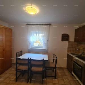 Prodaja velike stambene kuće, pogodne za investiciju, Medulin!