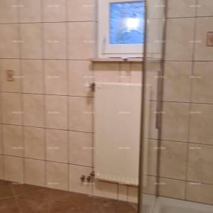 Prodaja velike stambene kuće, pogodne za investiciju, Medulin!