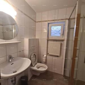 Prodaja velike stambene kuće, pogodne za investiciju, Medulin!