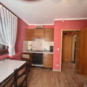 Prodaja velike stambene kuće, pogodne za investiciju, Medulin!