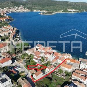 PRODAJA, VIS, POSJED SA DVIJE LUKSUZNE KUĆE I BAZENOM