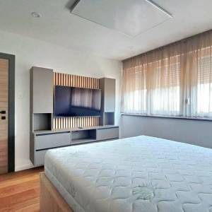 Prodaja: Zagreb-Prečko, novoređen 2.5-sobni stan na odličnoj lokaciji