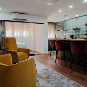 Prodaja: Zagreb-Prečko, novoređen 2.5-sobni stan na odličnoj lokaciji