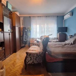 Prodaja,Donji Grad,stan ukupne površine 90m2,na trećem katu