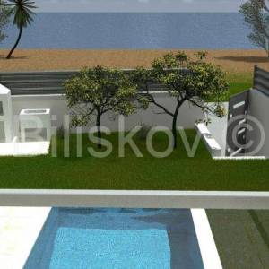 Prodaja,kuća s bazenom i liftom,100m od mora