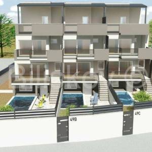 Prodaja,kuća s bazenom i liftom,100m od mora