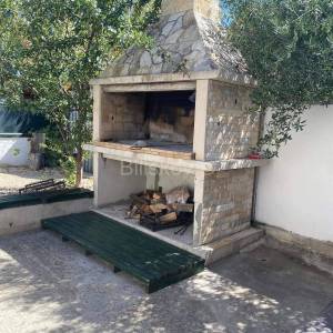 Prodaja,kuća u blizini plaže s bazenom,Pirovac