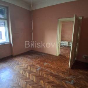 Prodaja,Nova Ves, dvosoban stan površine 70 m2 na 1.katu zgrade 