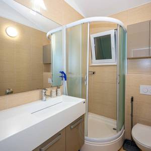 Prodaja,opremljena apartmanska kuća s pogledom na more