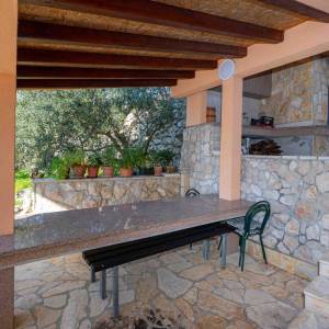 Prodaja,opremljena apartmanska kuća s pogledom na more