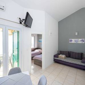 Prodaja,opremljena apartmanska kuća s pogledom na more