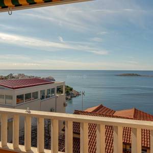 Prodaja,opremljena apartmanska kuća s pogledom na more