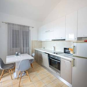 Prodaja,opremljena apartmanska kuća s pogledom na more