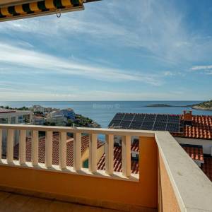 Prodaja,opremljena apartmanska kuća s pogledom na more