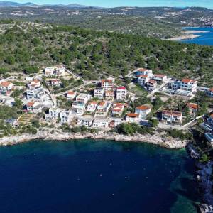 Prodaja,opremljena apartmanska kuća s pogledom na more