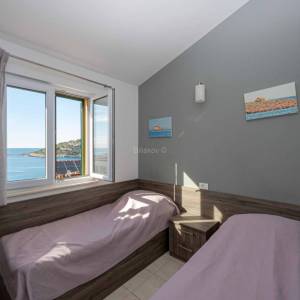 Prodaja,opremljena apartmanska kuća s pogledom na more