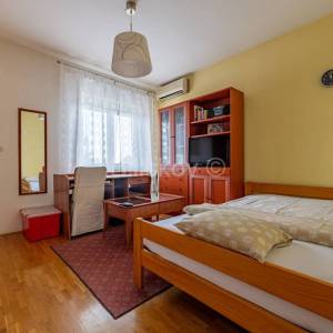 Prodaja,Pantovčak,peterosoban stan sa garsonjerom, vrt, garaža