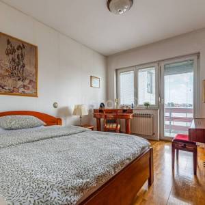 Prodaja,Pantovčak,peterosoban stan sa garsonjerom, vrt, garaža